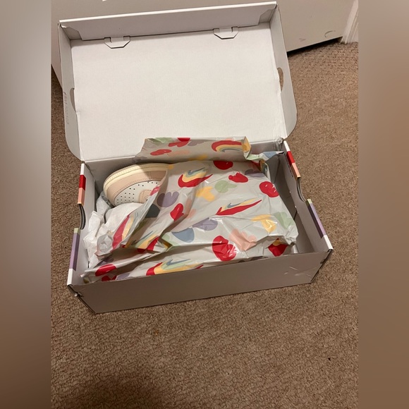 NIKE “BE TRUE” TERMINATOR HIGH BT WOMENS SIZE 7 SUMMIT WHITE/SANDDRIFT WHITE - Picture 10 of 11